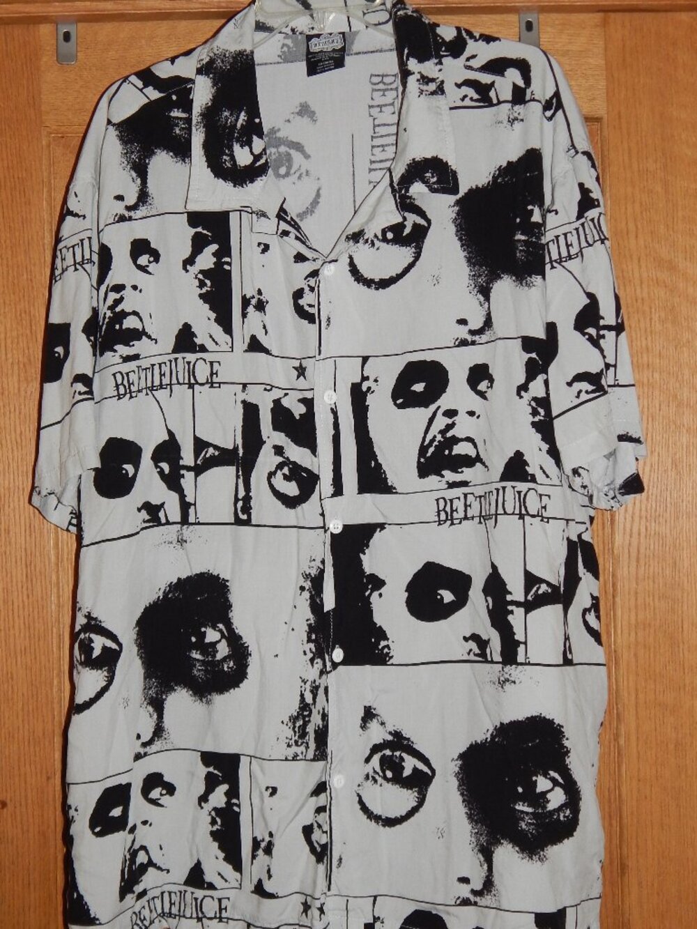 Men's Size 2XL BEETLEJUICE All Over Print Button Down Short Sleeve Shirt
